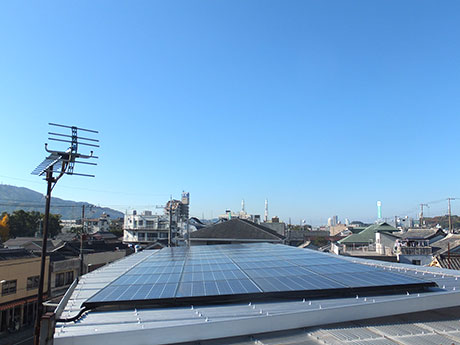太陽光発電(片流れ屋根に取付)